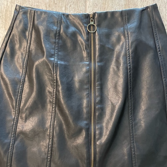 Zip Up Leather Skirt - Picture 2 of 4